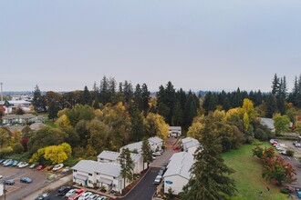 Park Apartments in McMinnville, OR - Building Photo - Interior Photo