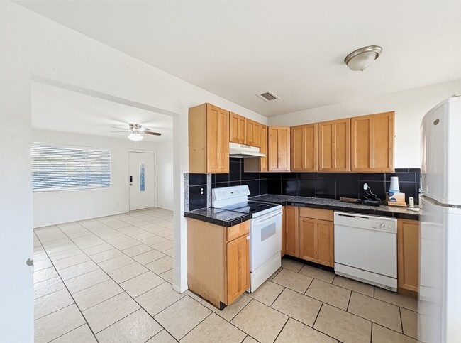 2715 E Glenrosa Ave in Phoenix, AZ - Building Photo - Building Photo