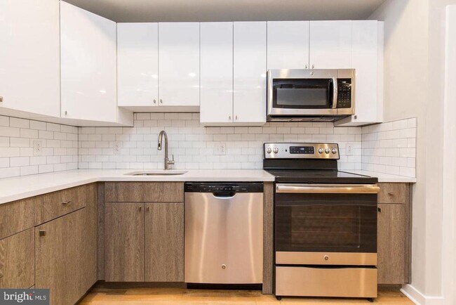 2553 N Front St in Philadelphia, PA - Building Photo - Building Photo