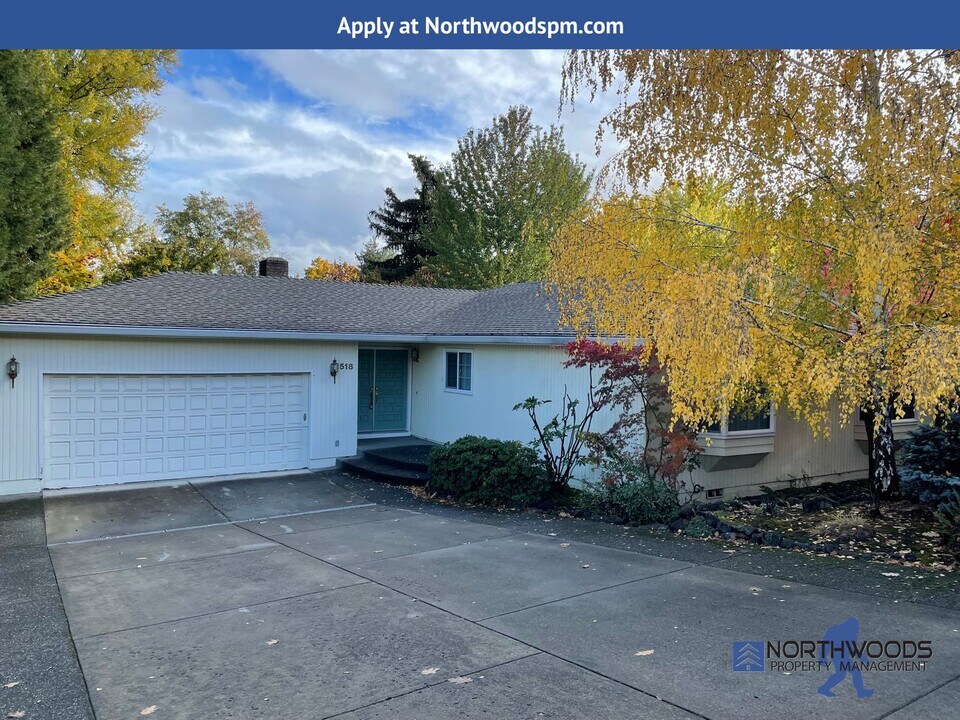 518 Girard Cir in Medford, OR - Building Photo