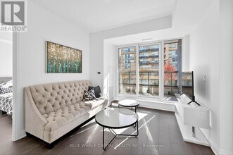 700 Sheppard Ave W in Toronto, ON - Building Photo - Building Photo