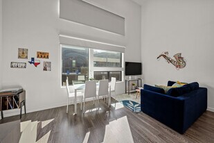 49 Navasota St in Austin, TX - Building Photo
