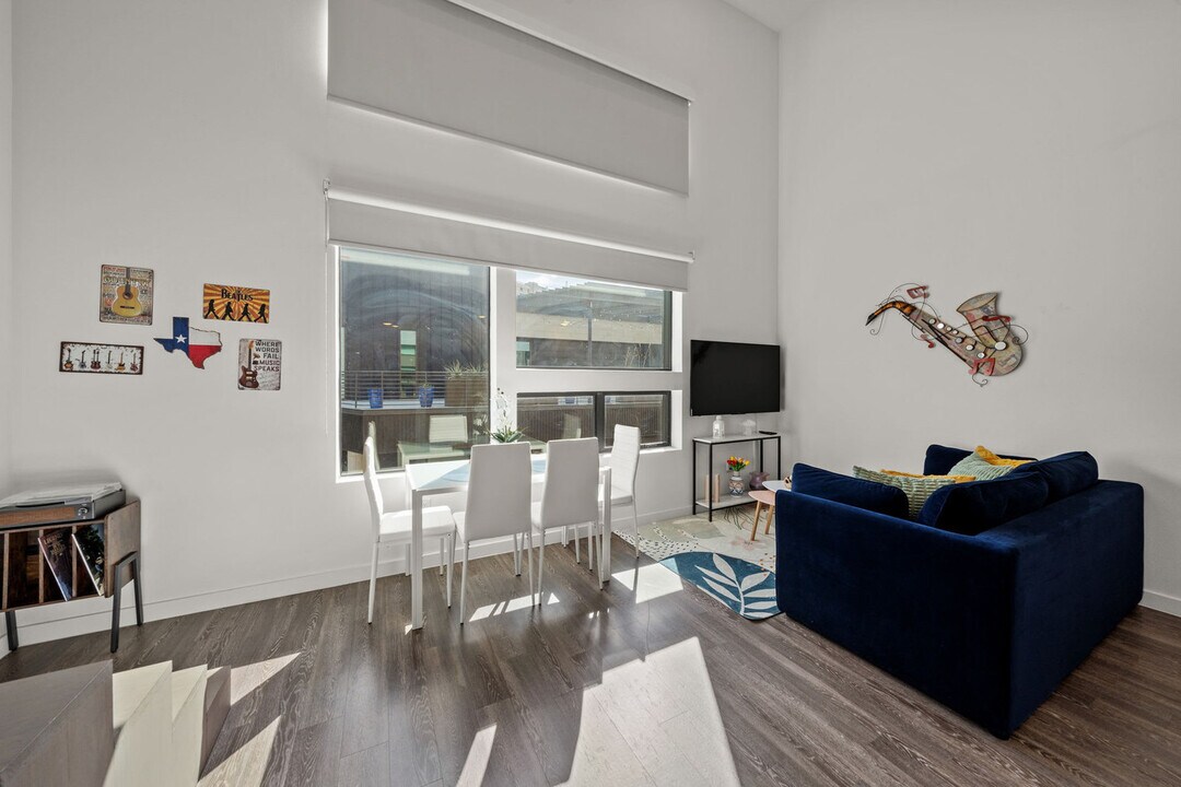 49 Navasota St in Austin, TX - Building Photo