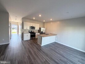 255 Maple Run Dr in York, PA - Building Photo