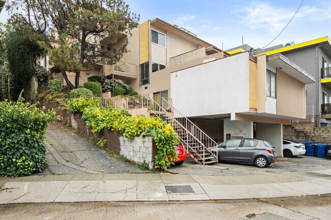 2020 Rodney Dr, Unit 3 in Los Angeles, CA - Building Photo - Building Photo