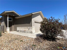 2213 Avery Village in New Braunfels, TX - Building Photo