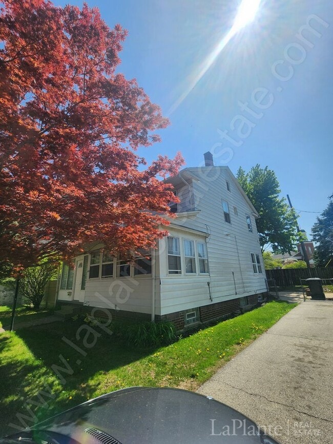1319 Rollins Rd in Toledo, OH - Building Photo - Building Photo