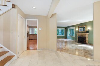 585 Webbs Hill Rd in Stamford, CT - Building Photo - Building Photo