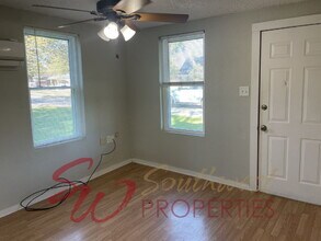 580 S Minter St in Stephenville, TX - Building Photo - Building Photo