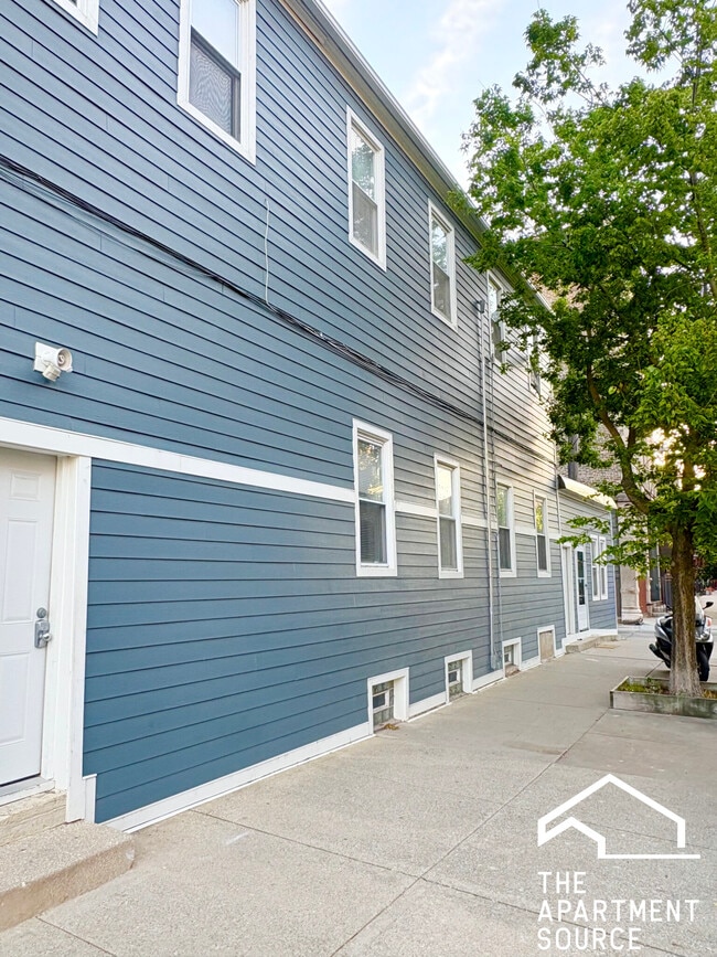 1900 S Throop St in Chicago, IL - Building Photo - Building Photo