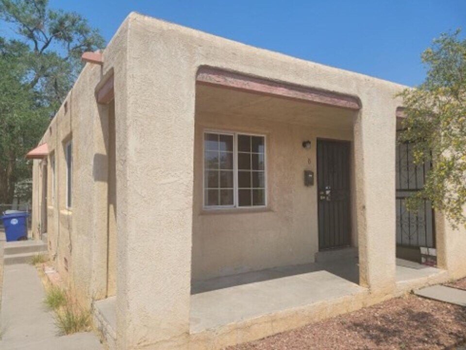 1101 Wilmoore Dr SE-Unit -1103 in Albuquerque, NM - Building Photo