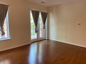 450 W Princess Anne Rd, Unit Colonnades Unit 304 in Norfolk, VA - Building Photo - Building Photo