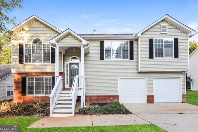 property at 824 Piccadilly Cir