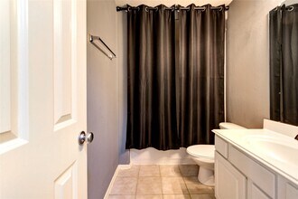 2931 Meadowglen Cove in Houston, TX - Building Photo - Building Photo