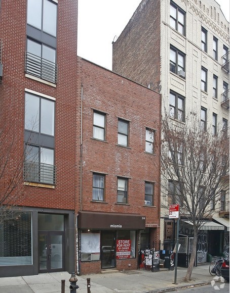 Bedford in Brooklyn, NY - Building Photo