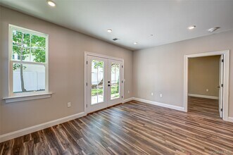 1 Conklin St in Farmingdale, NY - Building Photo - Building Photo