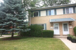 1624 Greenwood Rd in Glenview, IL - Building Photo