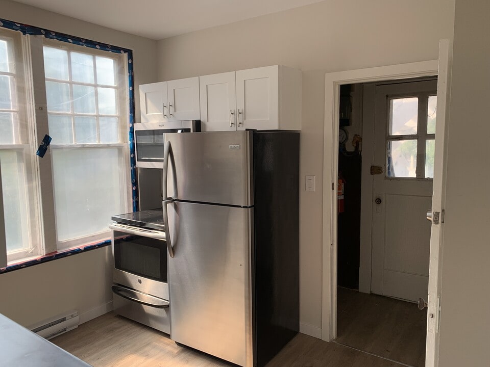 203 Yale Ave E in Winnipeg, MB - Building Photo