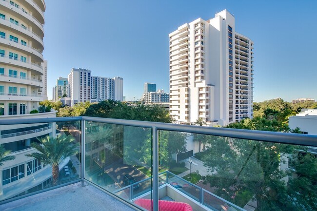 101 S Eola Dr in Orlando, FL - Building Photo - Building Photo
