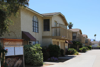 1123 Persimmon Ave in El Cajon, CA - Foto de edificio - Building Photo