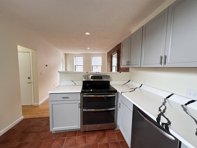 40 Lewis St, Unit #3 in Boston, MA - Building Photo - Building Photo