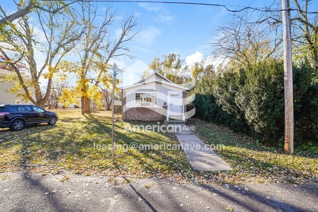 property at 1114 E Corrington Ave