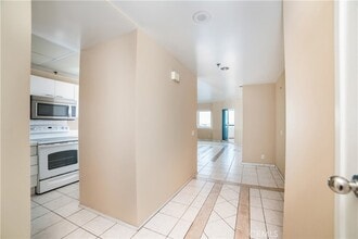 525 E Seaside Way, Unit 806 in Long Beach, CA - Foto de edificio - Building Photo