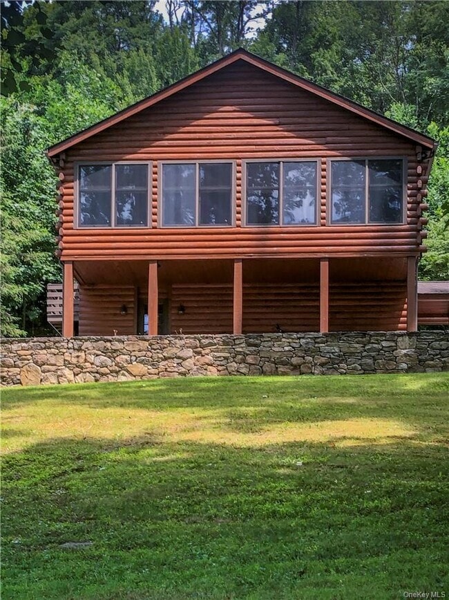 559 Quaker Hill Rd in Pawling, NY - Building Photo - Building Photo