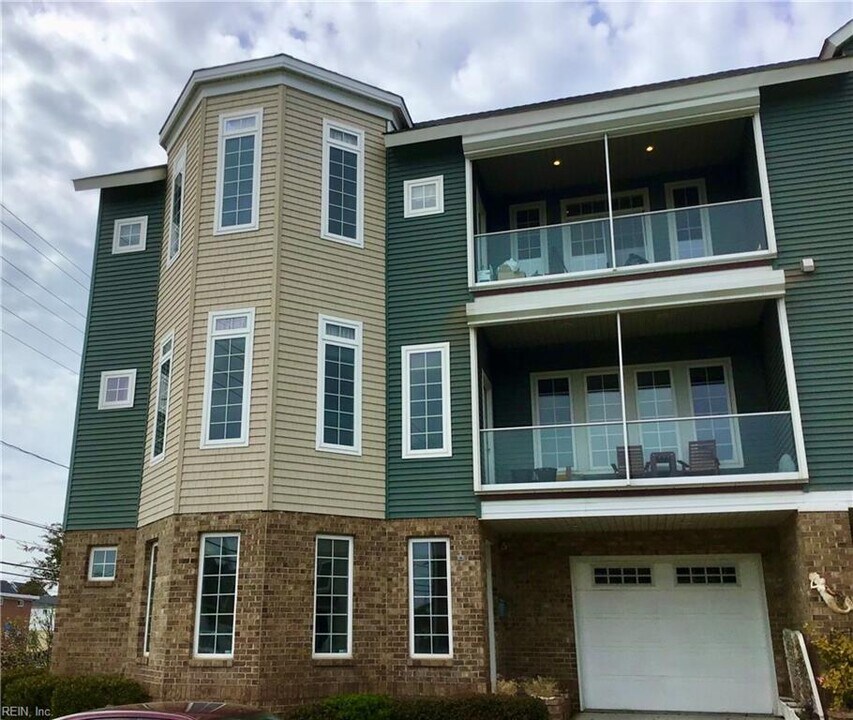 964 W Ocean View Ave in Norfolk, VA - Building Photo