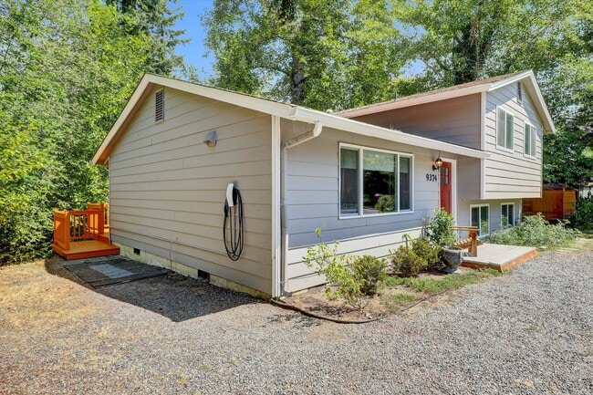 9374 NE 120th Pl in Kirkland, WA - Building Photo - Building Photo