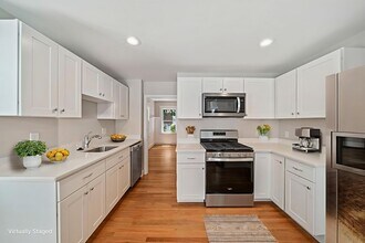 84 Blue Hills Pkwy in Milton, MA - Building Photo - Building Photo
