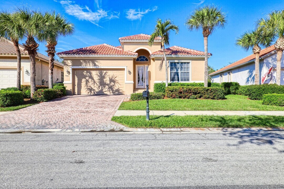 5445 Whispering Willow Way in Ft. Myers, FL - Building Photo