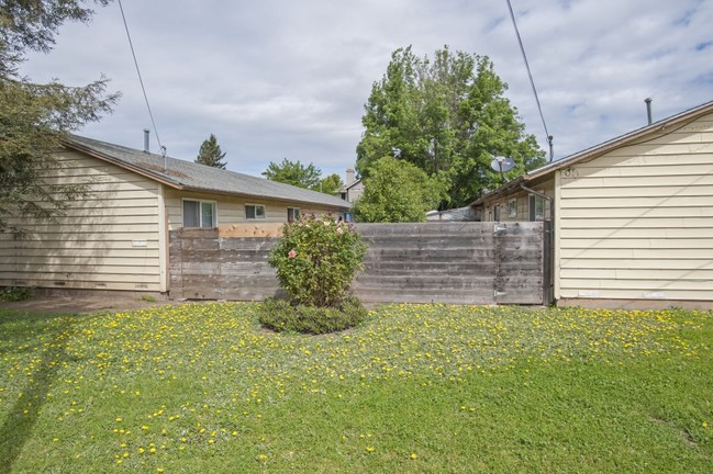 1648-1678 Dutton Ave in Santa Rosa, CA - Foto de edificio - Building Photo