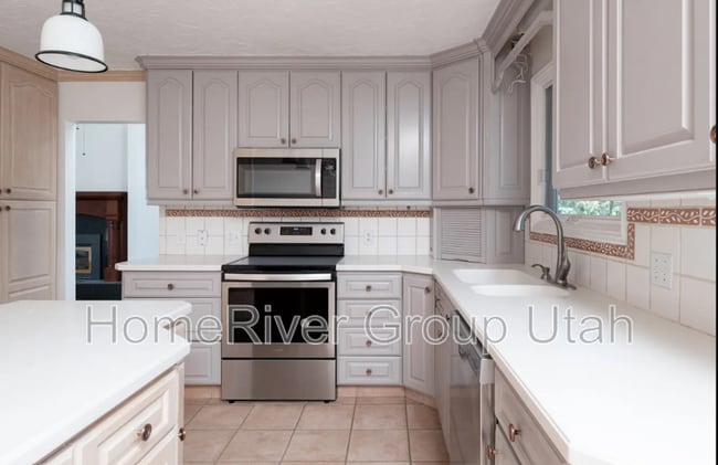 property at 2699 Grandview Dr