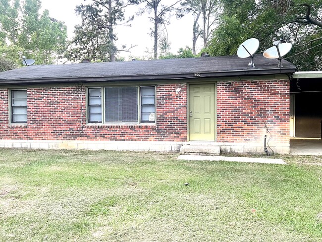 property at 800 Stillwater Dr