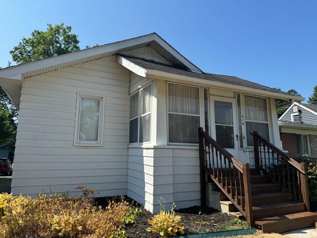 property at 416 E Maplehurst Ave