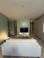 55 Avenue Rd, Unit SI ID1507402P in Toronto, ON - Building Photo