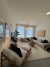 2157 NW Miami Ct, Unit 811 in Miami, FL - Building Photo - Building Photo