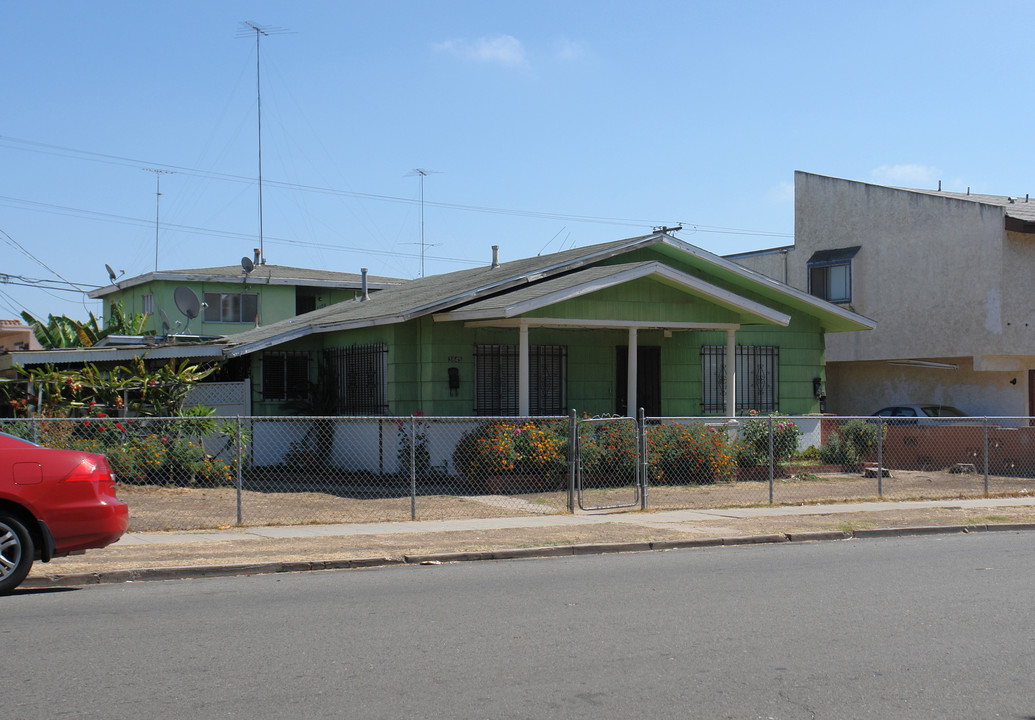 3845 Fairmount Ave in San Diego, CA - Building Photo