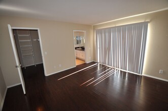 12352 Burbank Blvd in Los Angeles, CA - Building Photo - Building Photo