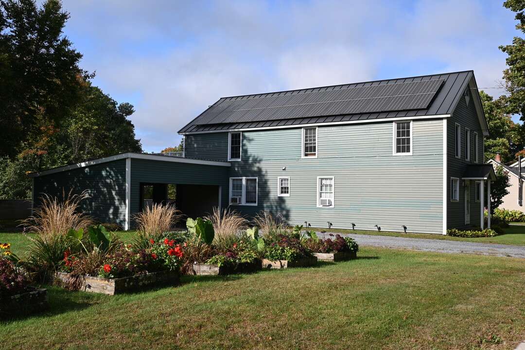 426 E Main St, Unit Apt A in Middlebury, VT - Foto de edificio