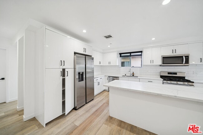 837 N Harvard Blvd in Los Angeles, CA - Building Photo - Building Photo