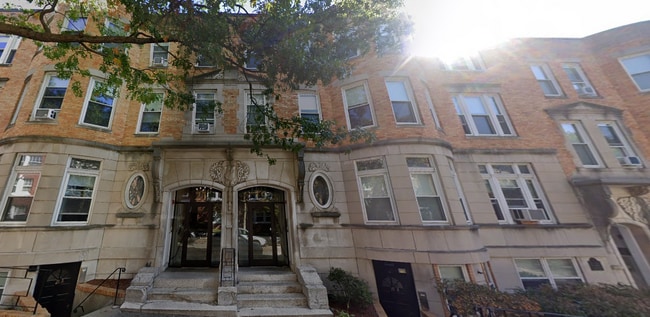 17 Fairbanks St, Unit 1 in Brookline, MA - Foto de edificio - Building Photo