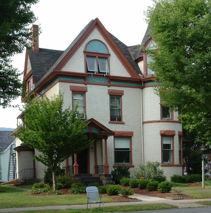 535 W 4th St in Williamsport, PA - Building Photo