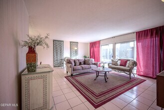 252 Shadow Mountain Dr in El Paso, TX - Building Photo - Building Photo