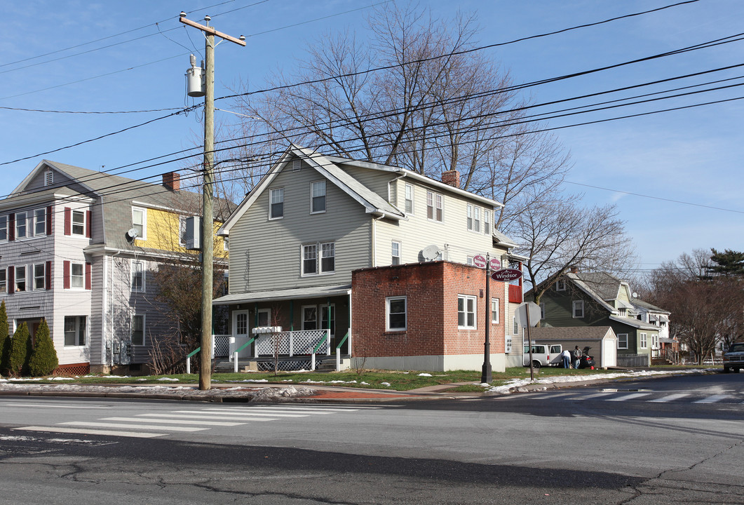 366 Windsor Ave in Windsor, CT - Building Photo