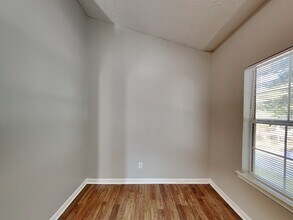4105 Robin Cir in College Park, GA - Building Photo - Building Photo