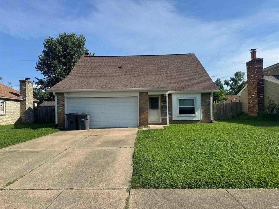 4208 Spring Valley Rd in Evansville, IN - Building Photo