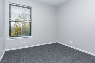 6137 S Indiana Ave, Unit 2 in Chicago, IL - Foto de edificio - Building Photo