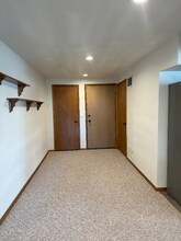 8001 E Gunning Dr in Spokane, WA - Building Photo - Building Photo